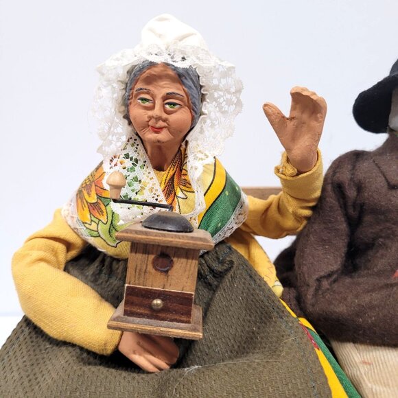 Santos Clay Figurines Set 2 Man Woman Sitting on a Bench Made in France Coffee - Picture 3 of 7